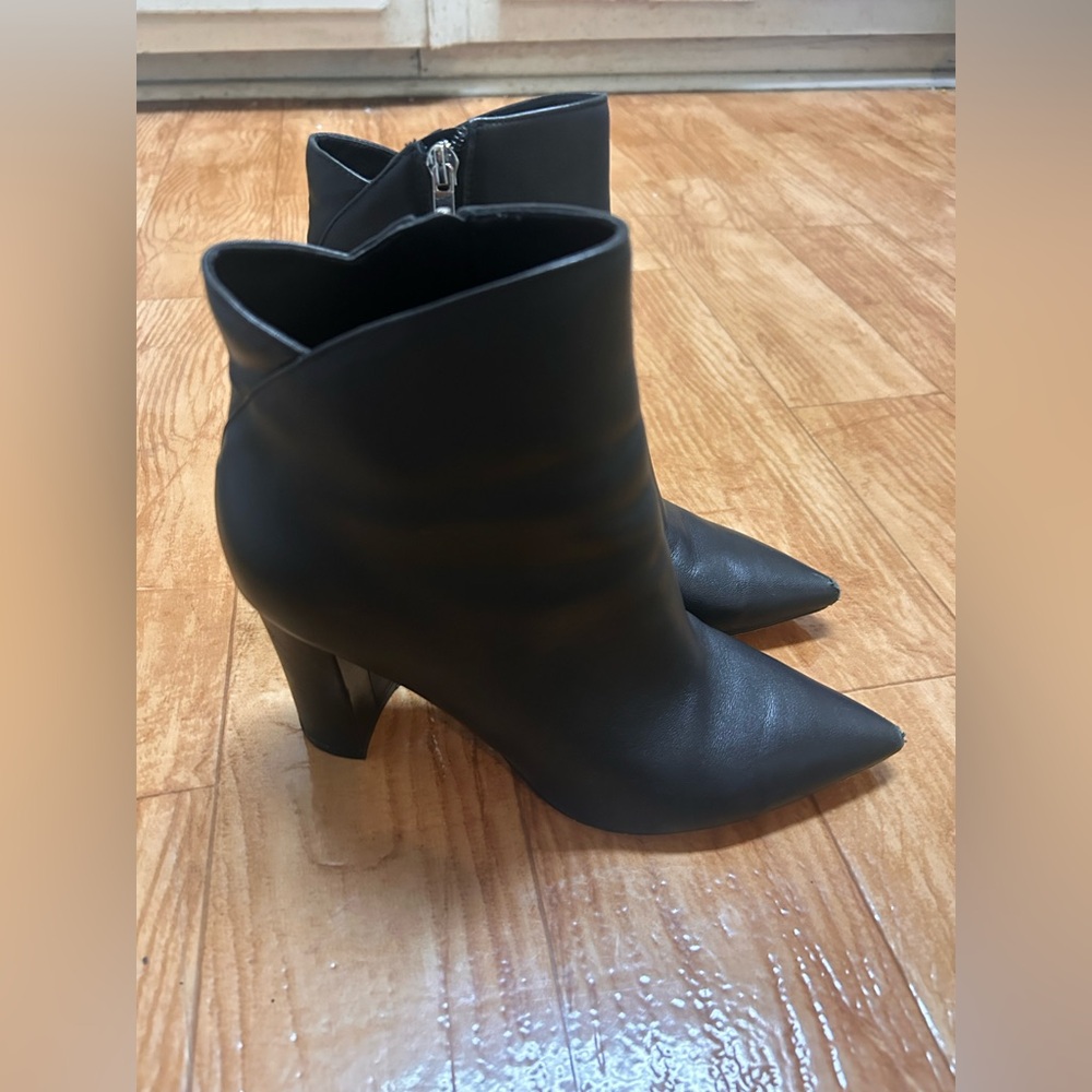 MARC FISHER LTD Urmi Pointed Toe Bootie Black Size 8.5 Womens Leather Zip $199